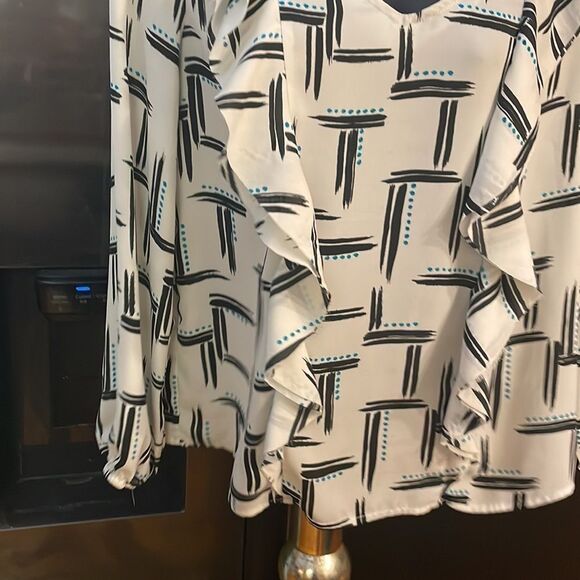 Small Cato black/white long sleeve v-neck geometric stripe lantern sleeve blouse - Picture 5 of 12